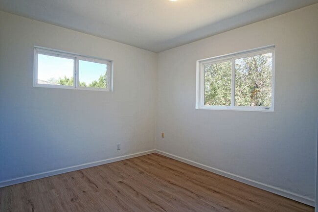 Building Photo - UPTOWN UPDATED 3/BD 2/BA 1/CG