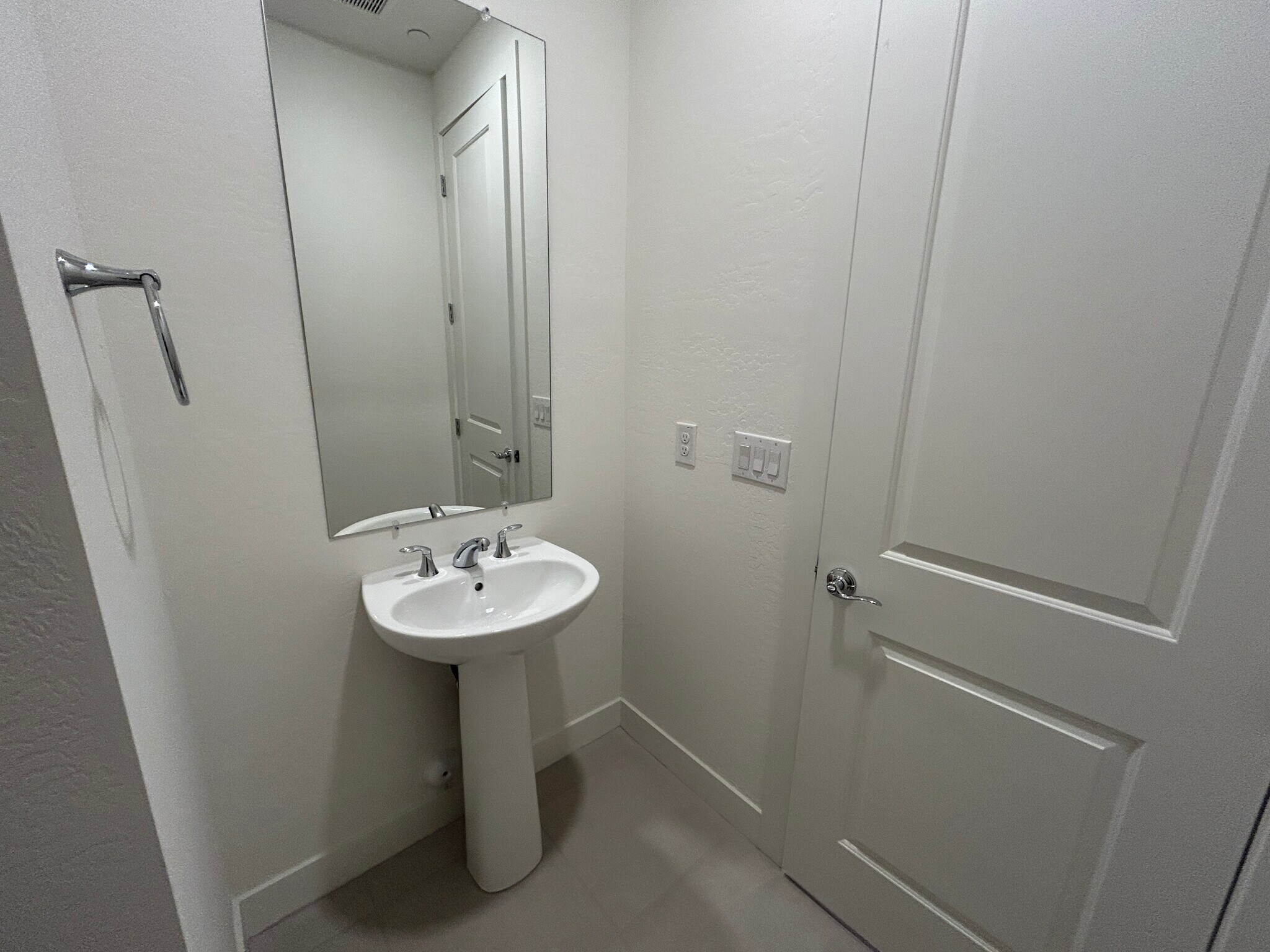 Building Photo - 2121 W Sonoran Desert Dr