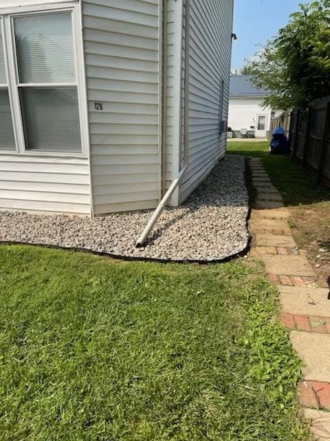 back walk way from street - 128 W Ohio St