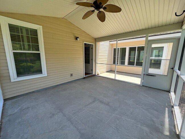 Building Photo - 1513 Clarendon Way