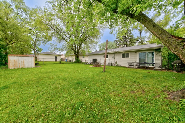 Building Photo - 112 Green Ln