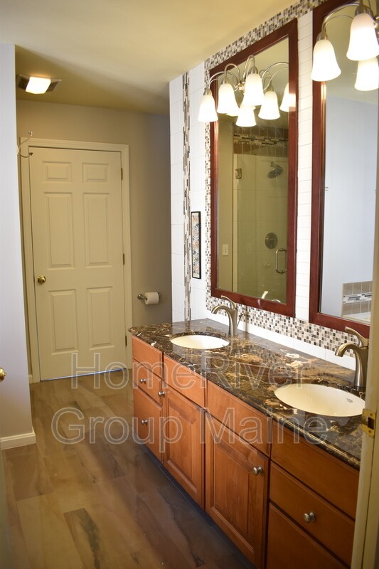 Building Photo - 10 Woodside Dr