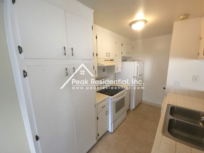 Building Photo - Spacious Rosemont Area 2bd/1ba Condo - Great Price!