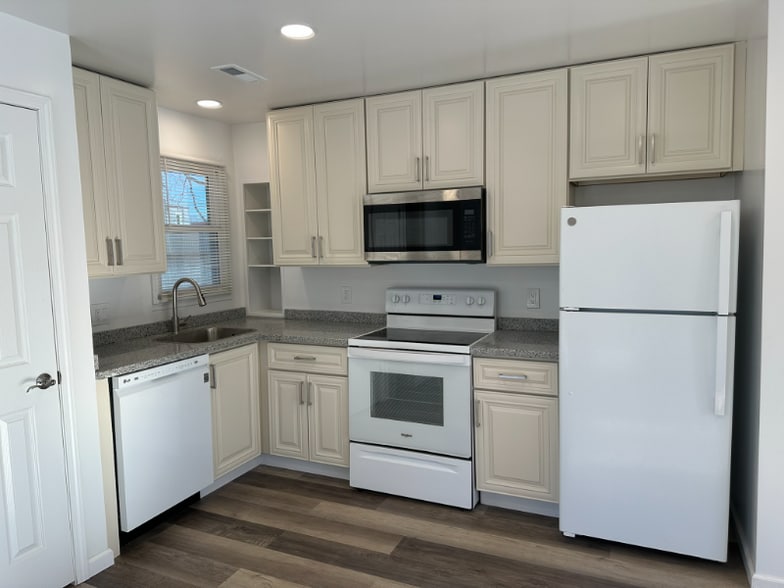 Building Photo - 28532 Grayling Ave