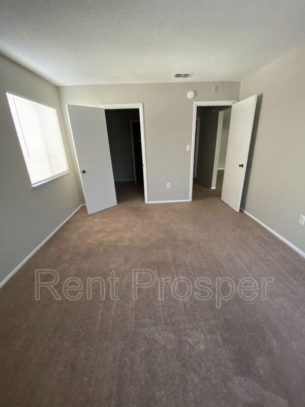 Building Photo - 304 Cherokee Ct