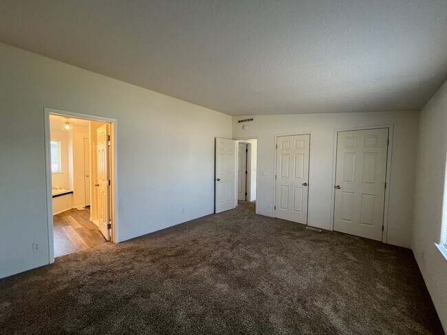 Building Photo - 1404 River Run Ln