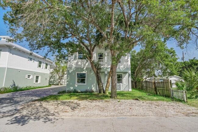 Building Photo - 667 SW Cleveland Ave