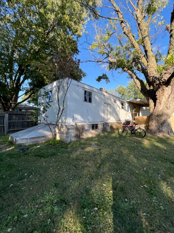 Building Photo - 625 Main St