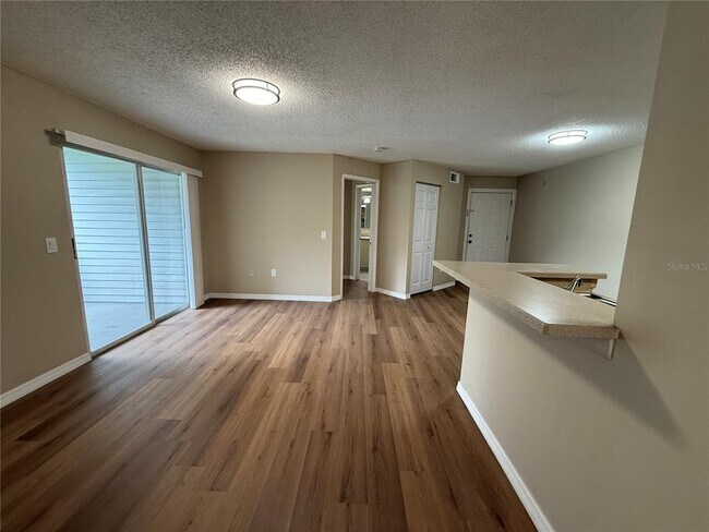 Building Photo - 1222 Bermuda Lakes Ln