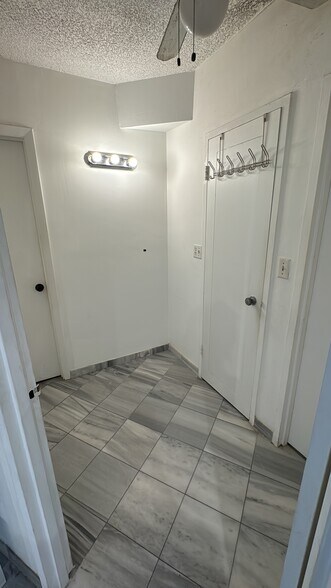 Building Photo - 3725 S Ocean Dr