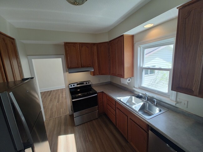 Building Photo - 712 4th St NW