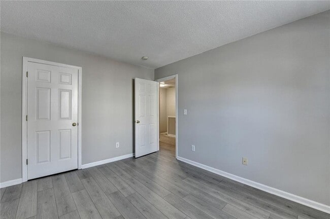 Building Photo - 4061 Howell Park Rd