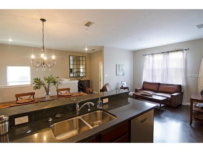 Building Photo - 3775 Parkridge Cir