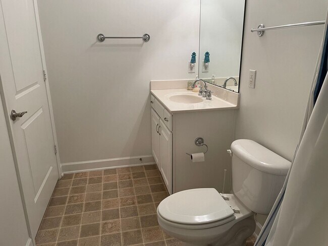 Building Photo - 395 S Crow Creek Dr