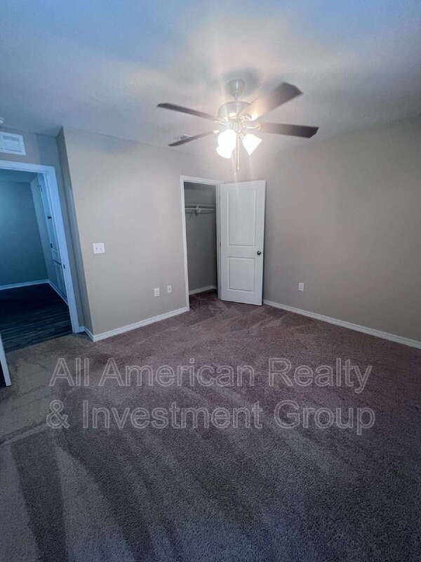 Building Photo - 426 Eisenhower Dr