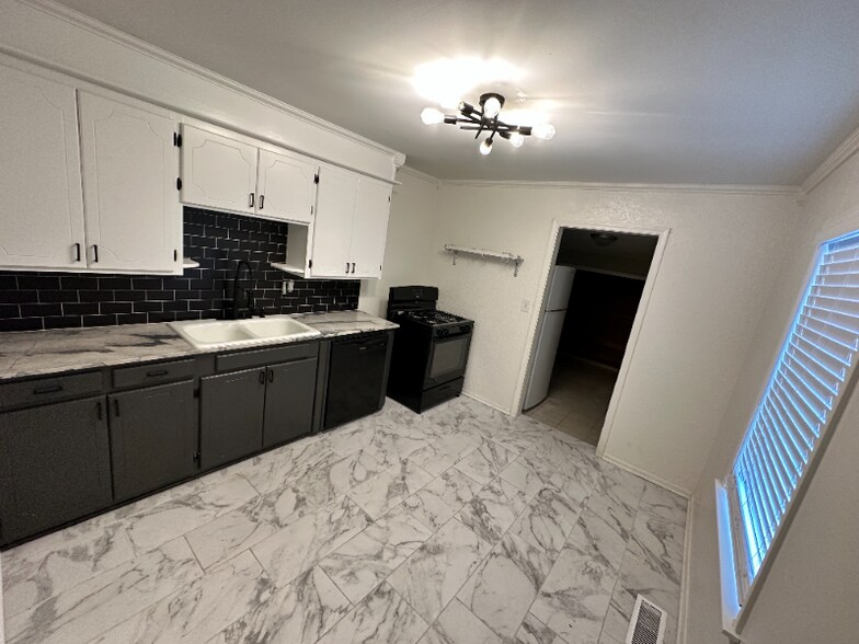 Building Photo - 1338 S Pittsburg Ave