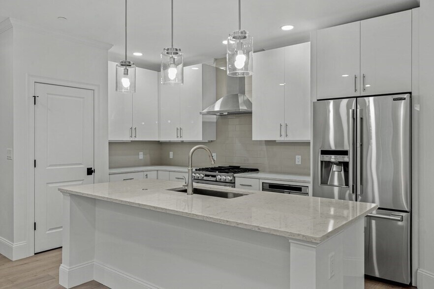 Building Photo - 19 Lily Pond Ln