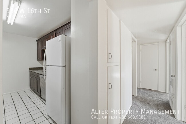 Building Photo - 936 W 16th St