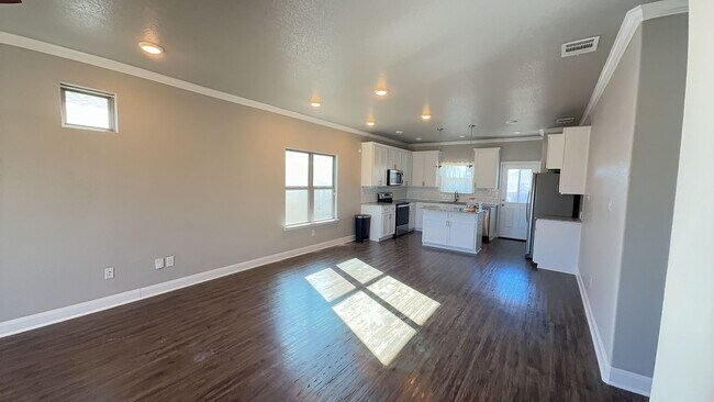 Building Photo - GORGEOUS 3-bedroom 2-bathroom home in Prairie Ridge! Half Off 1st Month's Rent!!