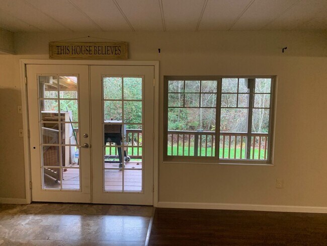 Building Photo - $2,000 - Three Bedrooms, One Full Bath Ren...