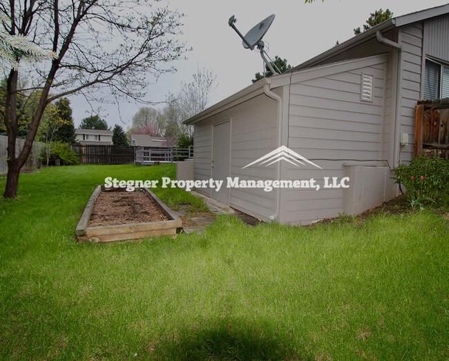 Building Photo - Great Home next to Edora Park