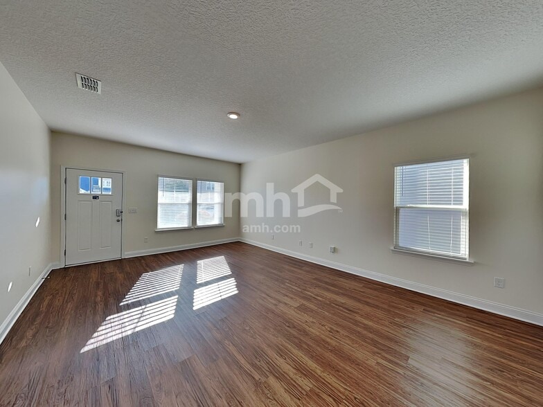 Building Photo - 3102 Creek Village Ln