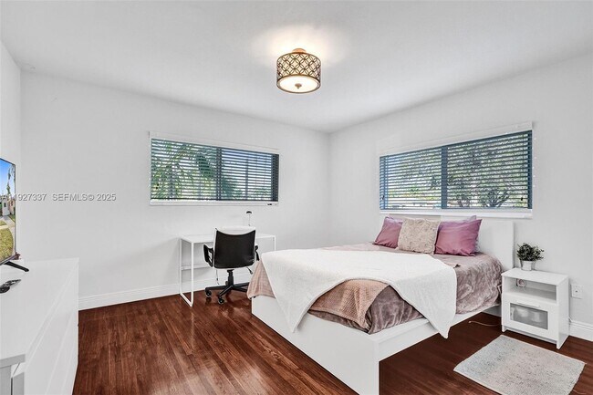 Building Photo - 1102 Meadow Lark Ave