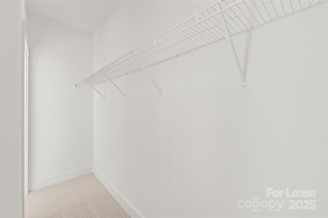 Building Photo - 417 Blairhill Rd