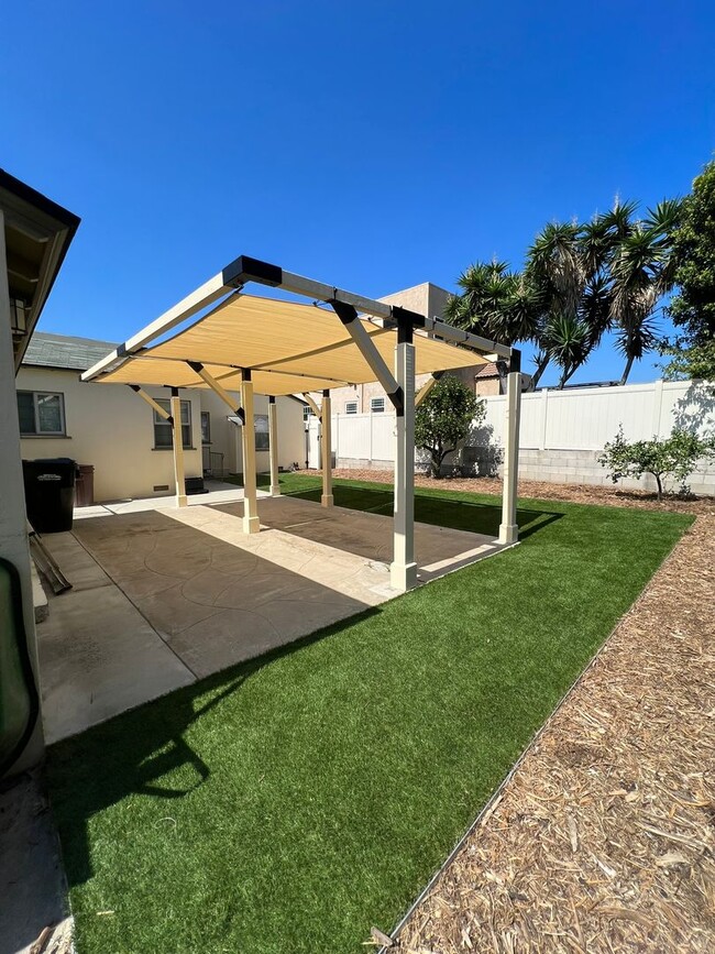 Building Photo - Charming Remodeled 2 Bed/1 Bath Home in Sa...