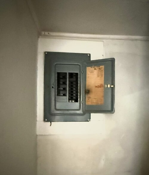 Building Photo - 1524 N Summit Ave