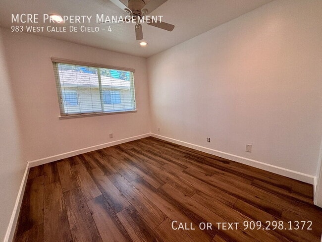 Building Photo - 983 W Calle De Cielo