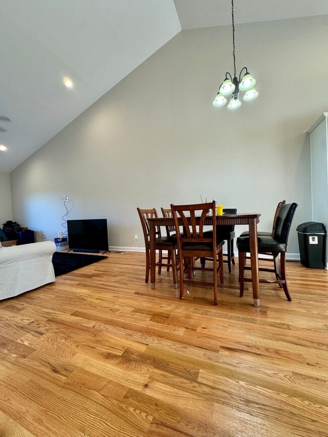 Building Photo - Rent Special: $250 Off First Month at 3BR/...