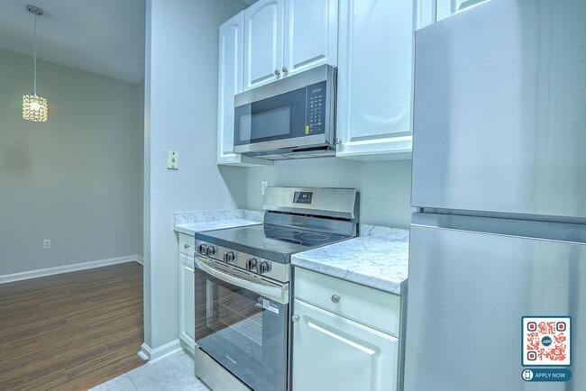 Building Photo - MOVE IN THIS YEAR - FREE MONTH'S RENT IN 1st 90 DAYS!