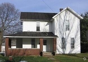 Building Photo - Spacious Four Bedroom