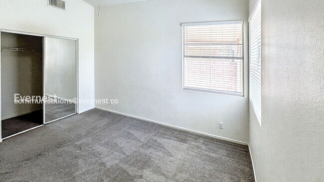 Building Photo - 3232 Cotswold St
