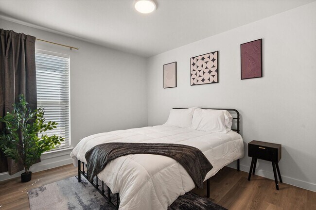 Building Photo - Four Beds, All Appliances, All Smiles!