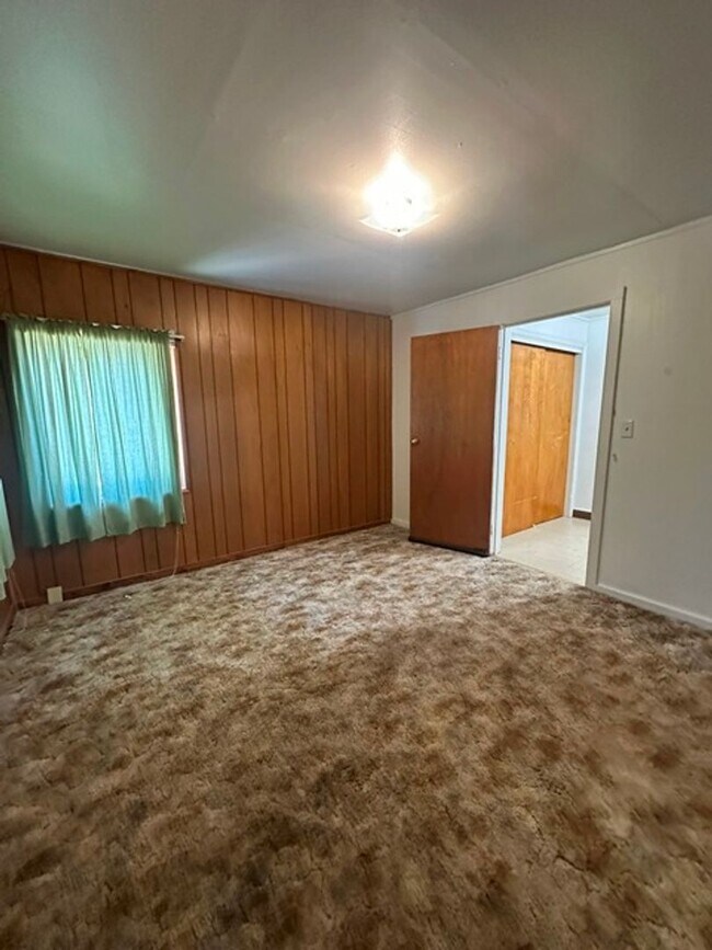 Building Photo - Cute 2 bedroom home
