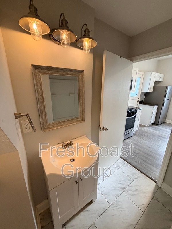 Building Photo - 2049 W 28th St