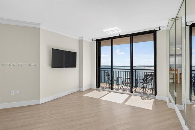 Building Photo - 540 Brickell Key Dr