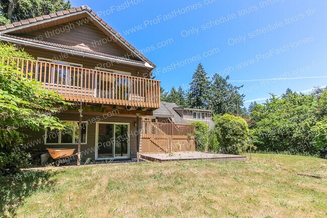 Building Photo - 7840 SW West Slope Dr