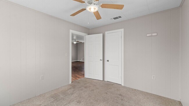 Building Photo - Cute home in New Boston