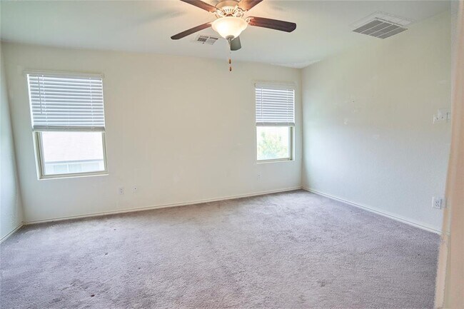 Building Photo - 105 Comet Dr