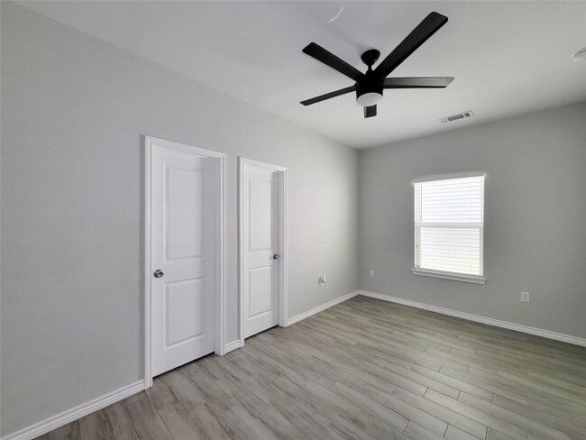 Building Photo - 16684 E Ivanhoe St