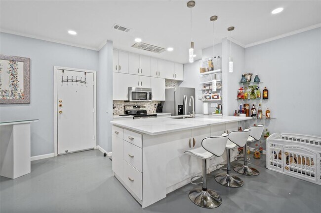 Building Photo - 9850 Pagewood Ln