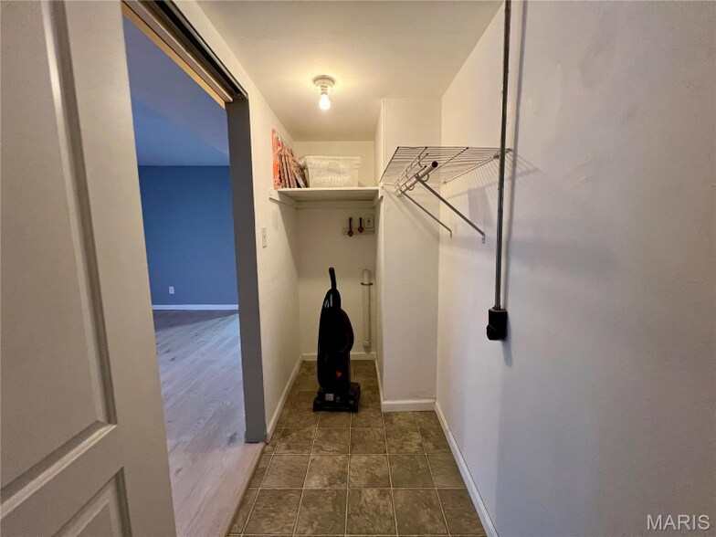 Building Photo - 6990 Colonial Woods Dr