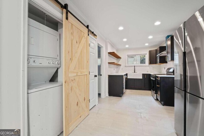 Building Photo - 2735 Defoors Ferry Rd NW