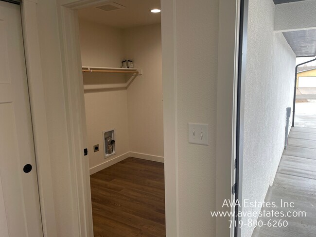 Building Photo - 970 S Coral Pl