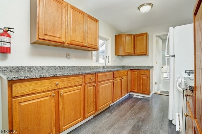 Building Photo - 26 Manito Ave