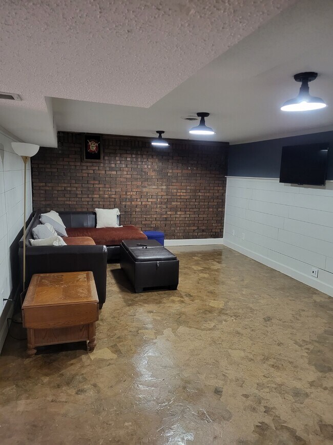 Building Photo - 41 Wildwood Dr