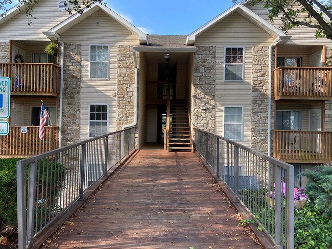 Building Photo - Condominium in FoxPointe
